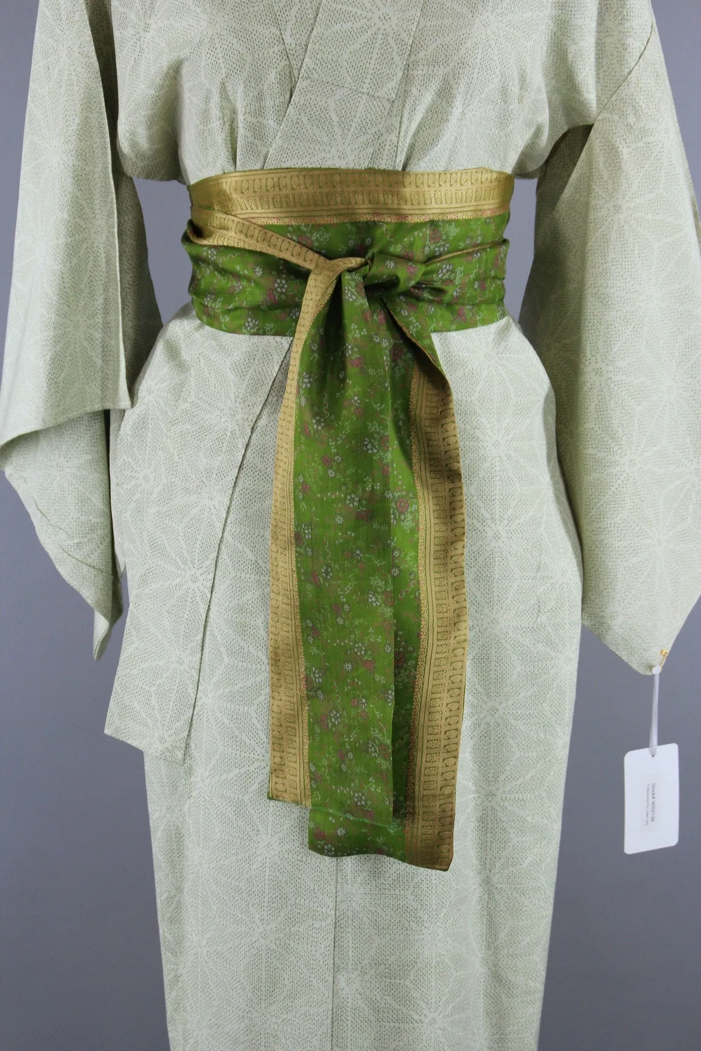 1950s Vintage Silk Kimono Robe in Light Green & Ivory Ikat Star Flower