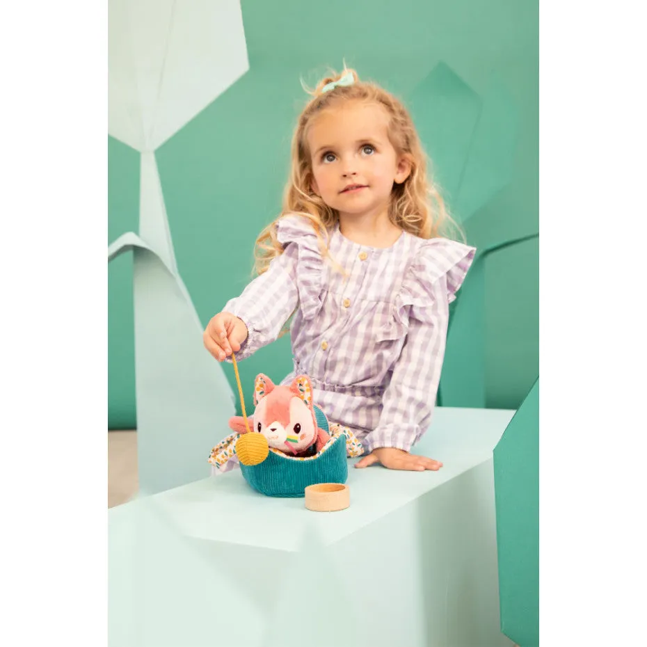 Lilliputiens Jeanne Cat Basket Playset – Interactive Kitten with Removable Jacket, Bowl & Yarn Ball 12 Months 