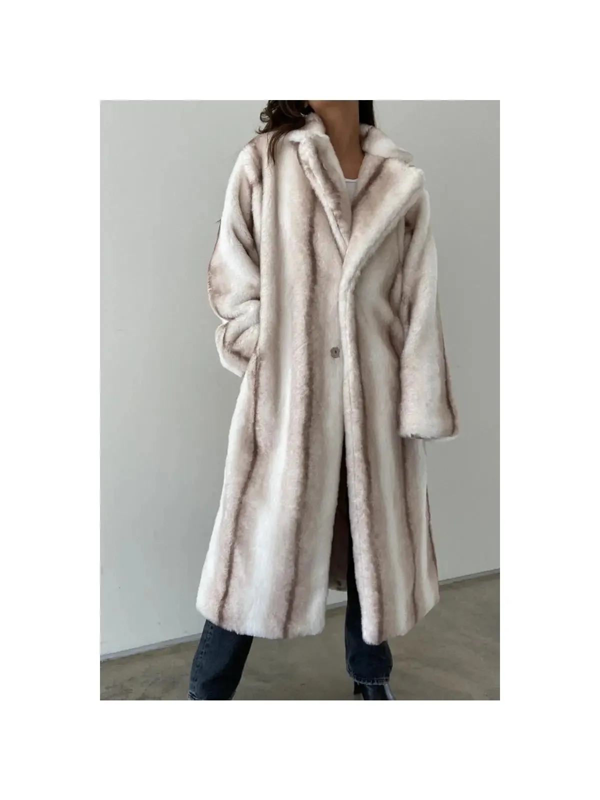 Oversized Faux Fur Coat in Cream and Grey