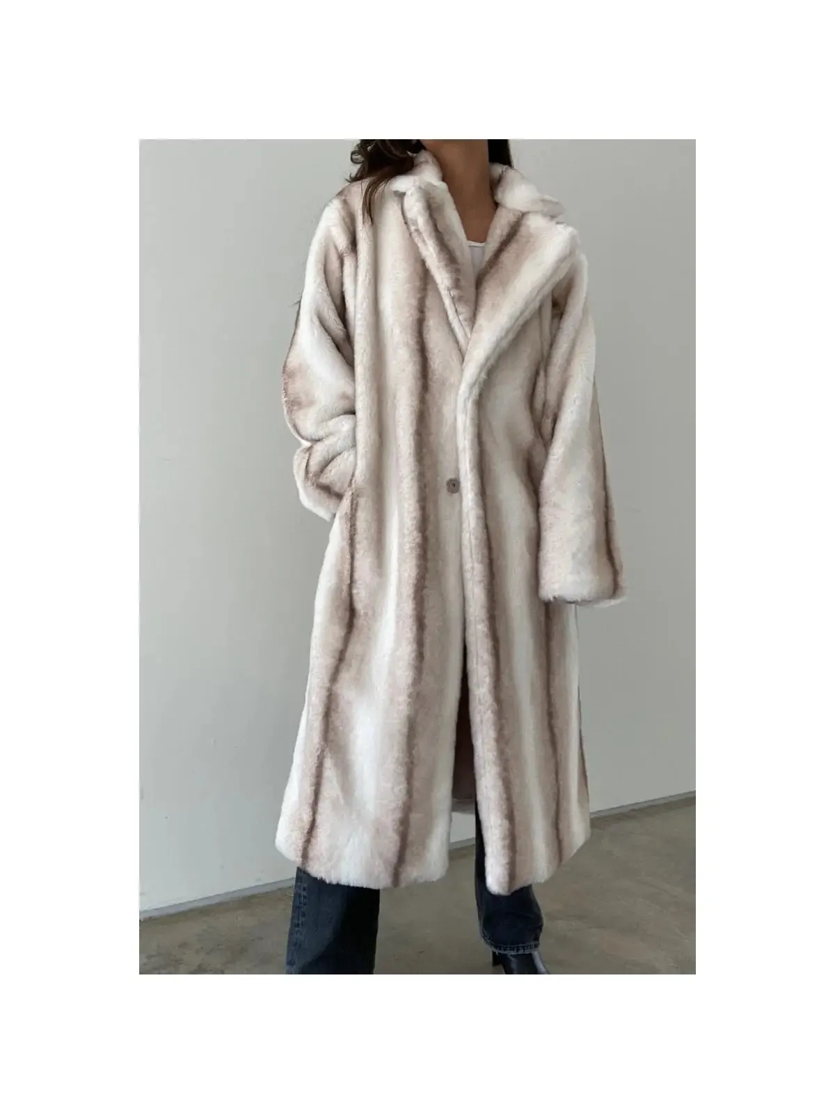 Oversized Faux Fur Coat in Cream and Grey